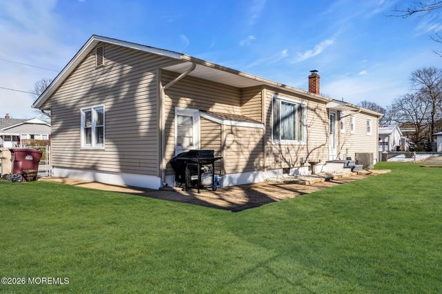 20 Fairwood Drive, Bayville, NJ 08721