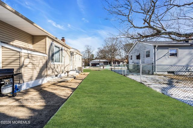 20 Fairwood Drive, Bayville, NJ 08721