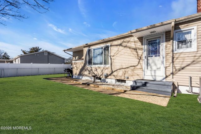 20 Fairwood Drive, Bayville, NJ 08721