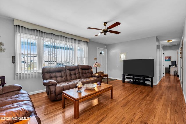 20 Fairwood Drive, Bayville, NJ 08721