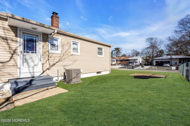 20 Fairwood Drive, Bayville, NJ 08721