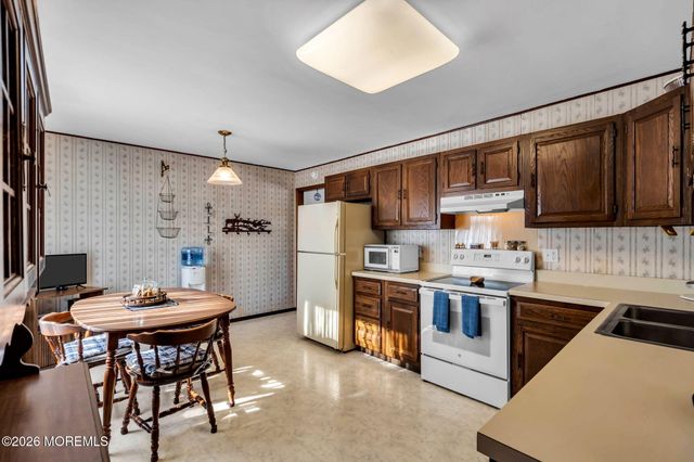 20 Fairwood Drive, Bayville, NJ 08721