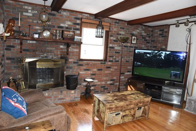 30 Atlas St, Fairhaven, MA 02719