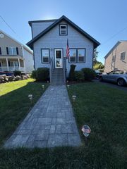 30 Atlas St, Fairhaven, MA 02719