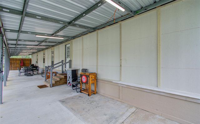 36 W Old Field Drive, Huffman, TX 77336