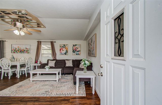 36 W Old Field Drive, Huffman, TX 77336