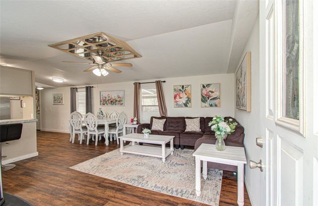 36 W Old Field Drive, Huffman, TX 77336