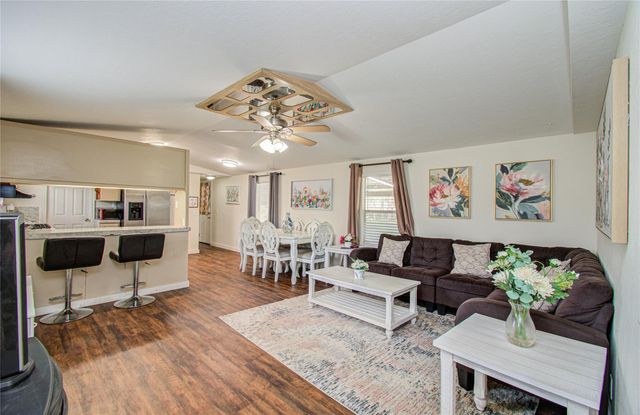 36 W Old Field Drive, Huffman, TX 77336