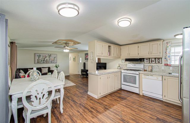 36 W Old Field Drive, Huffman, TX 77336