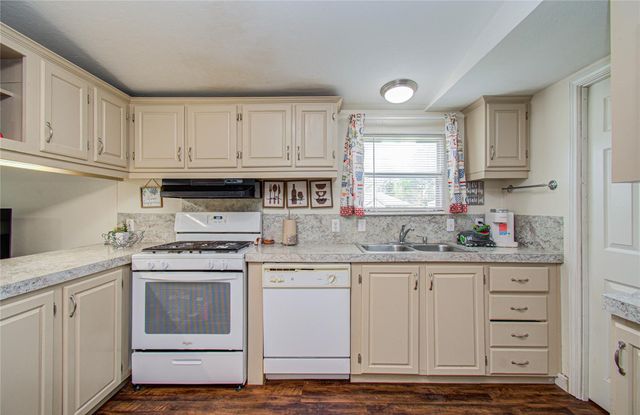 36 W Old Field Drive, Huffman, TX 77336