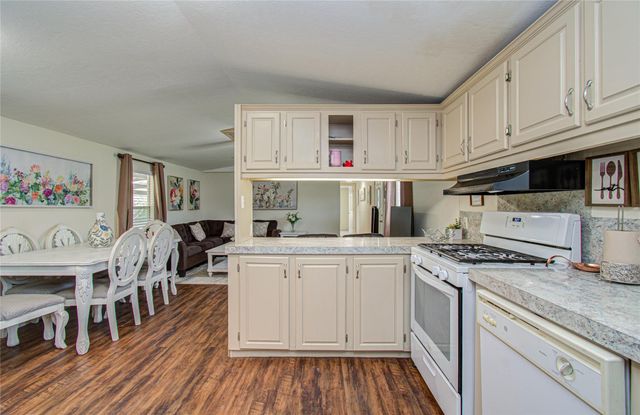 36 W Old Field Drive, Huffman, TX 77336