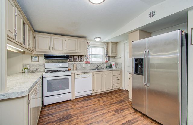 36 W Old Field Drive, Huffman, TX 77336