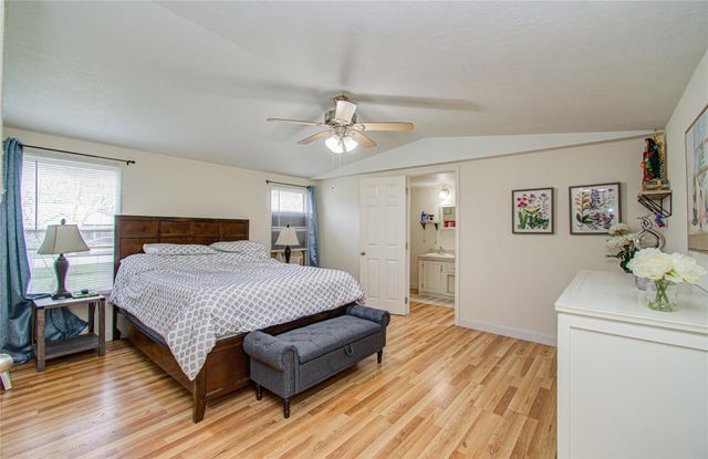 36 W Old Field Drive, Huffman, TX 77336