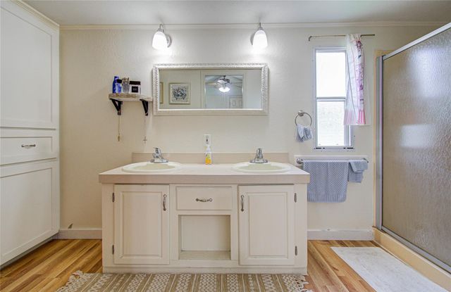 36 W Old Field Drive, Huffman, TX 77336