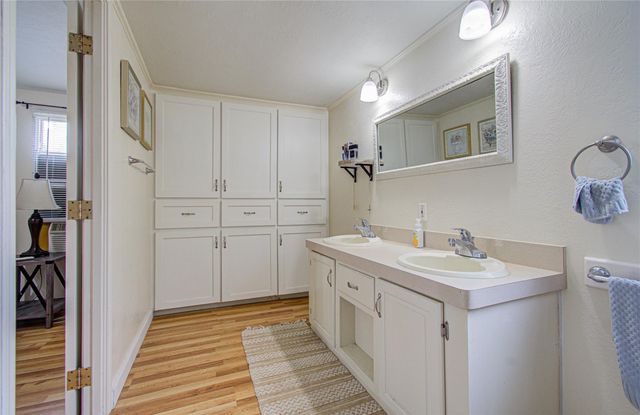 36 W Old Field Drive, Huffman, TX 77336