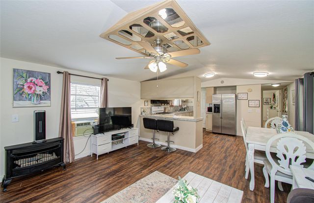 36 W Old Field Drive, Huffman, TX 77336