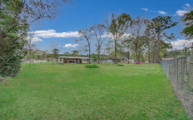 36 W Old Field Drive, Huffman, TX 77336