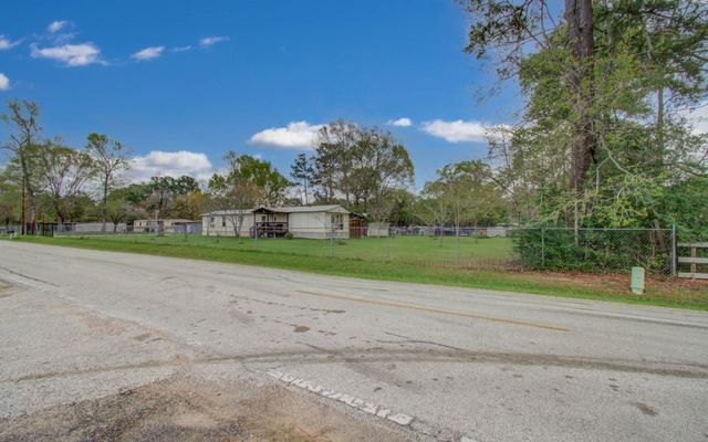 36 W Old Field Drive, Huffman, TX 77336