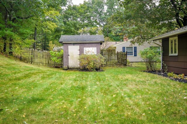29 Eisenhower Road, Framingham, MA 01701
