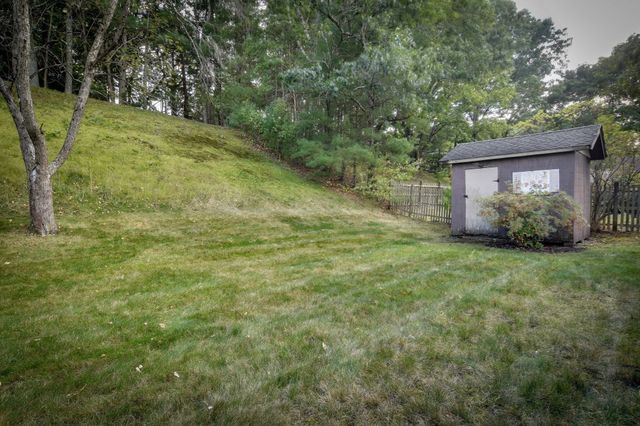 29 Eisenhower Road, Framingham, MA 01701