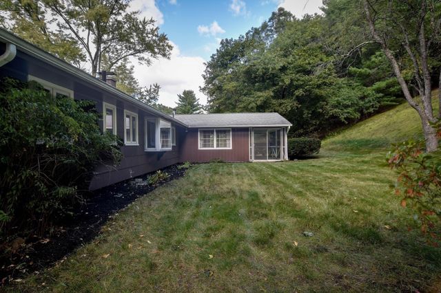 29 Eisenhower Road, Framingham, MA 01701