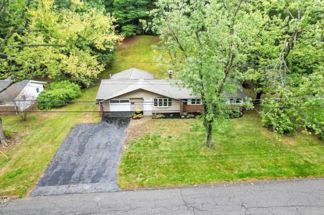 29 Eisenhower Road, Framingham, MA 01701
