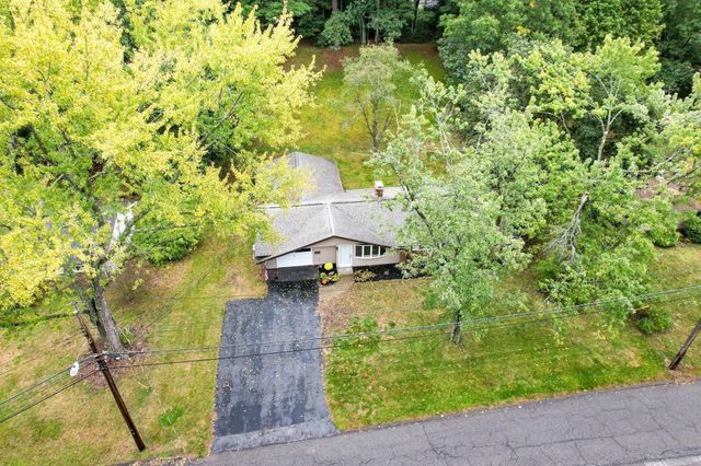 29 Eisenhower Road, Framingham, MA 01701