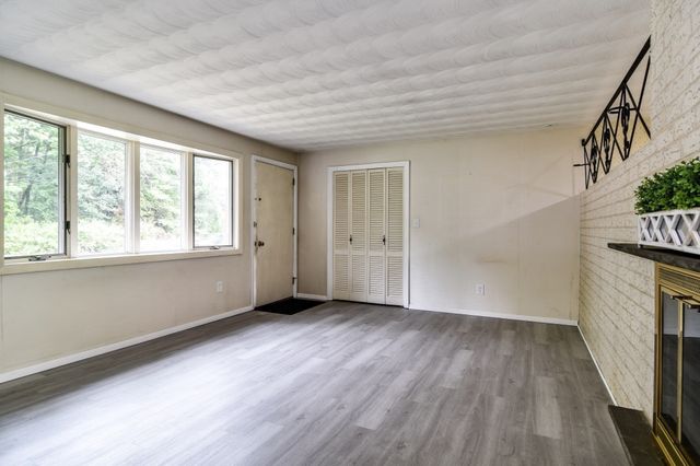 29 Eisenhower Road, Framingham, MA 01701