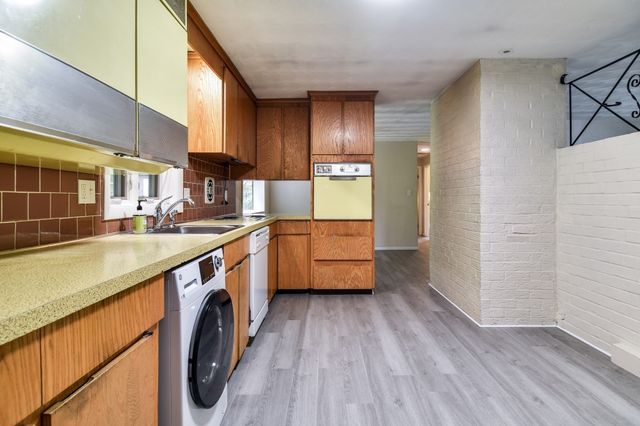 29 Eisenhower Road, Framingham, MA 01701