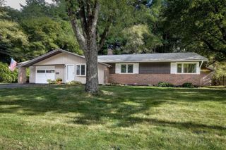 29 Eisenhower Road, Framingham, MA 01701