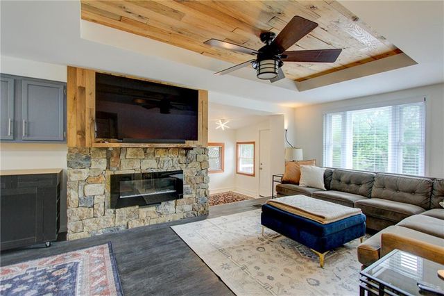 61 H Street, Lake Lotawana, MO 64086