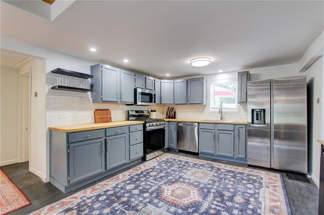 61 H Street, Lake Lotawana, MO 64086