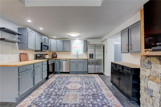 61 H Street, Lake Lotawana, MO 64086