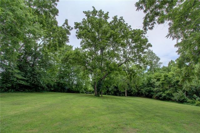 61 H Street, Lake Lotawana, MO 64086