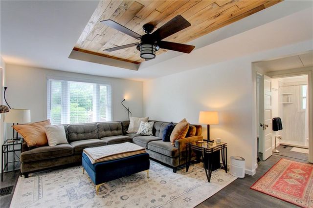 61 H Street, Lake Lotawana, MO 64086