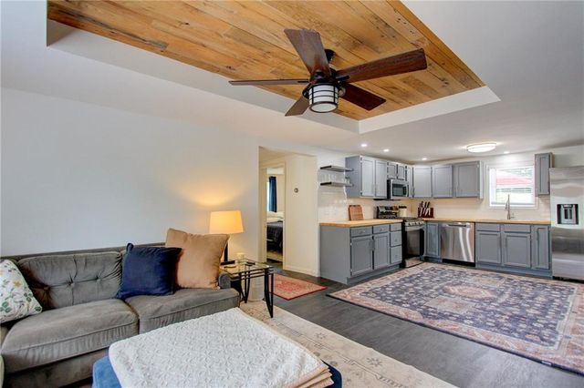 61 H Street, Lake Lotawana, MO 64086