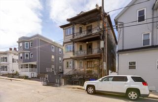 487 Ridge St, Fall River, MA 02724