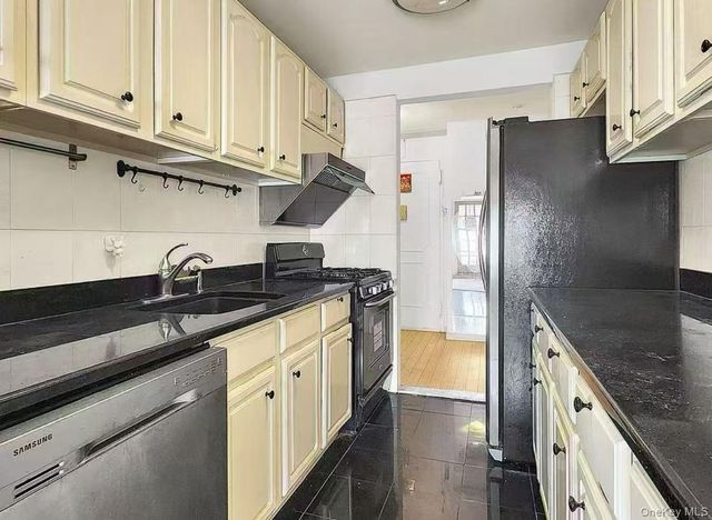 14055 34th Avenue 5B, Flushing, NY 11354