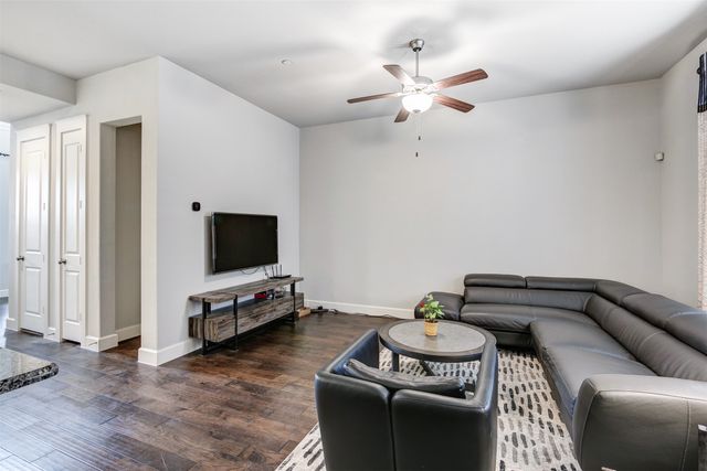 1033 Water Street, Carrollton, TX 75007