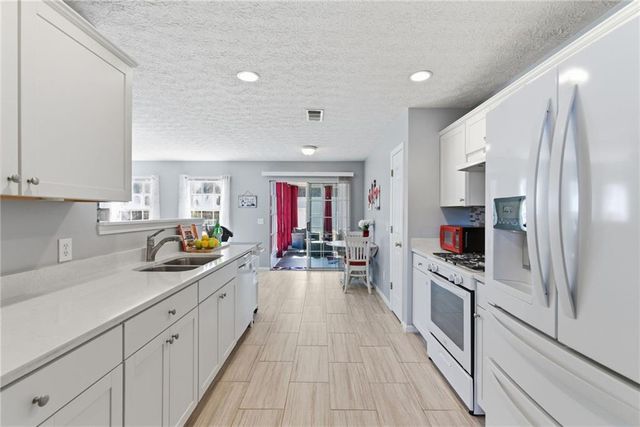 8425 River Hill Commons Drive, Ball Ground, GA 30107