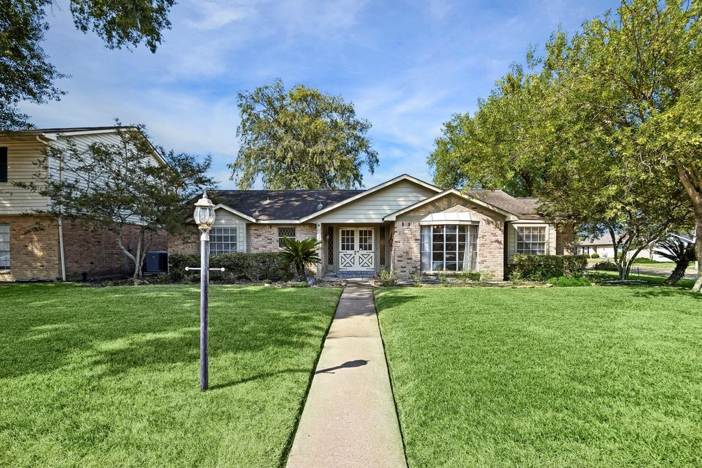 11302 Brighton Lane, Meadows Place, TX 77477