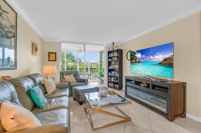 6795 Huntington Lane 306, Delray Beach, FL 33446