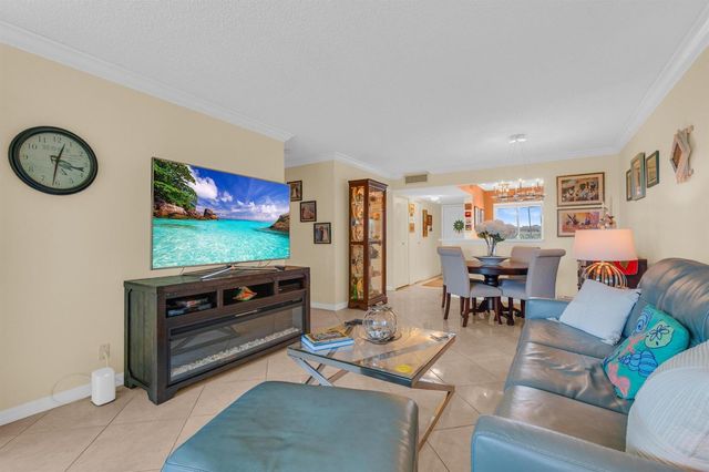 6795 Huntington Lane 306, Delray Beach, FL 33446