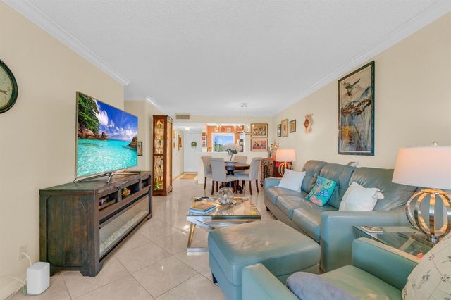 6795 Huntington Lane 306, Delray Beach, FL 33446