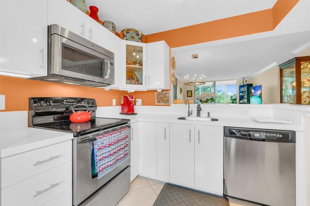 6795 Huntington Lane 306, Delray Beach, FL 33446