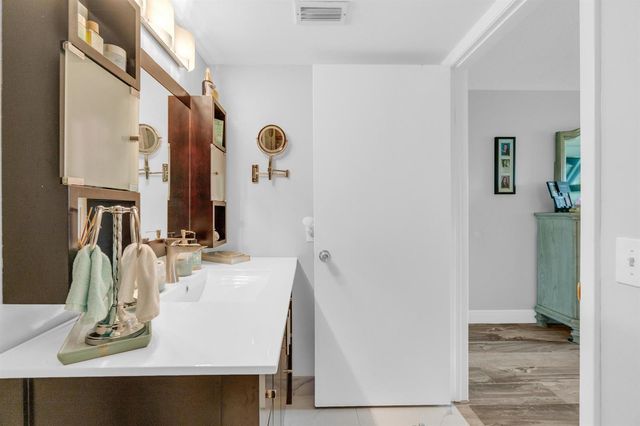 6795 Huntington Lane 306, Delray Beach, FL 33446