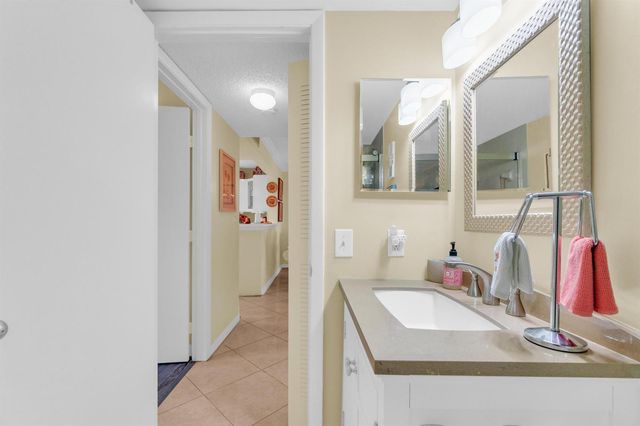 6795 Huntington Lane 306, Delray Beach, FL 33446