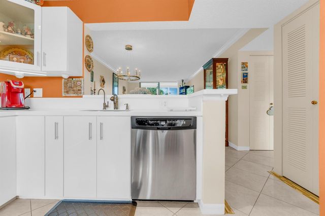 6795 Huntington Lane 306, Delray Beach, FL 33446