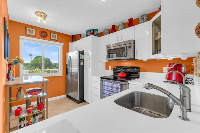 6795 Huntington Lane 306, Delray Beach, FL 33446