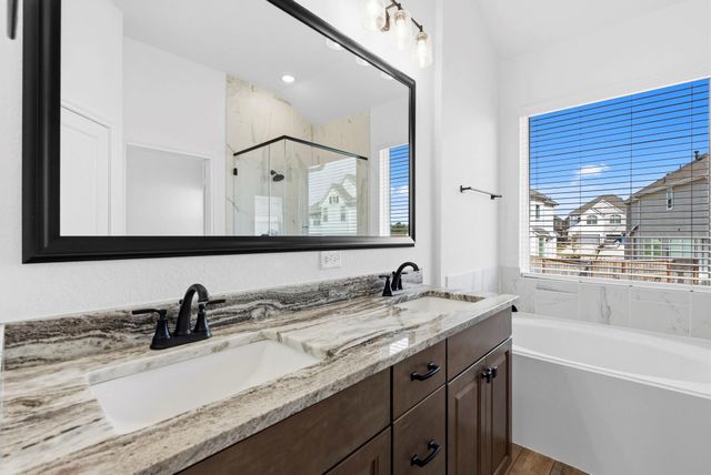 116 West Coralburst Loop, Montgomery, TX 77316